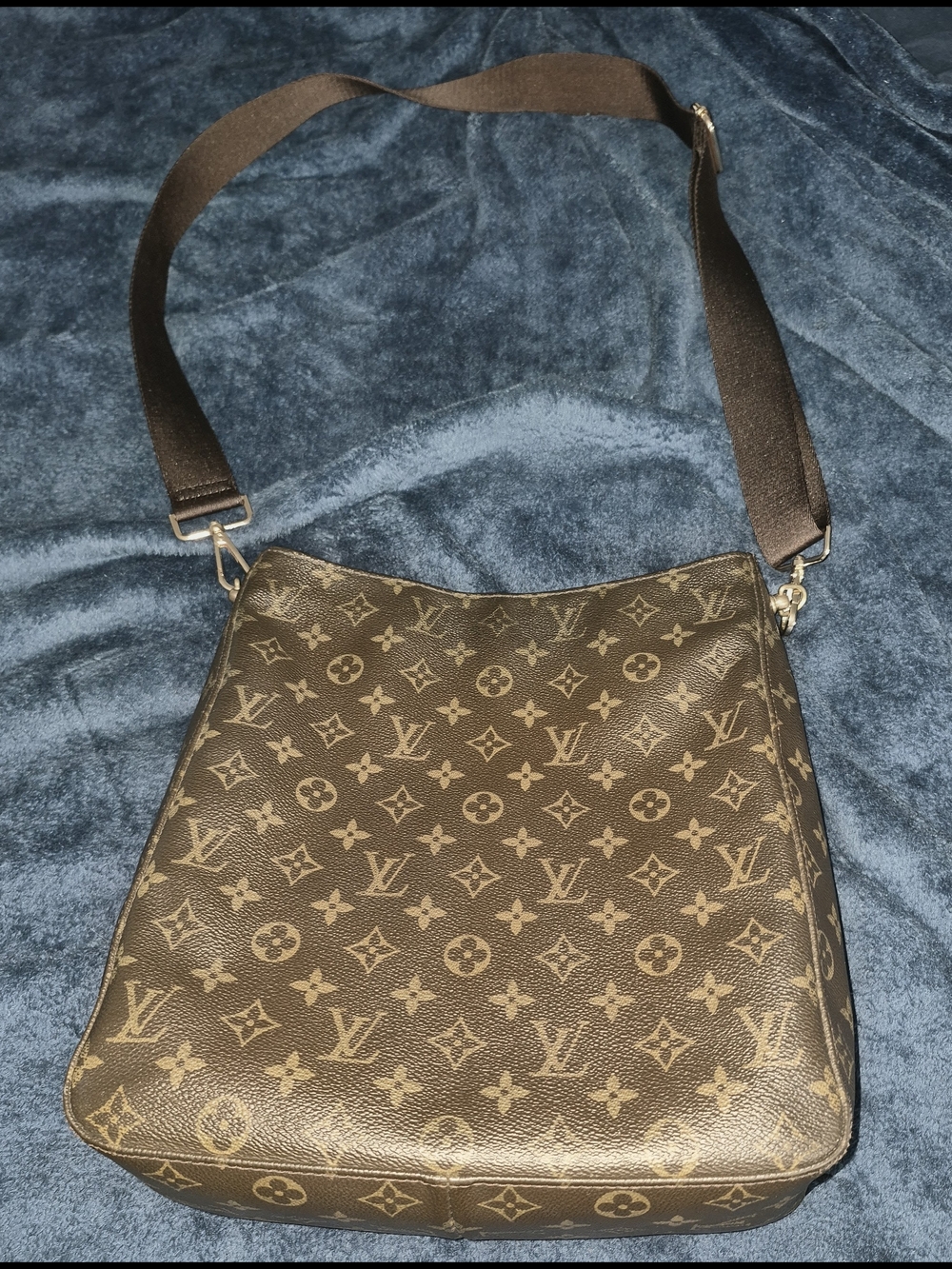 Louis Vuitton Looping GM With Crossbody Strap